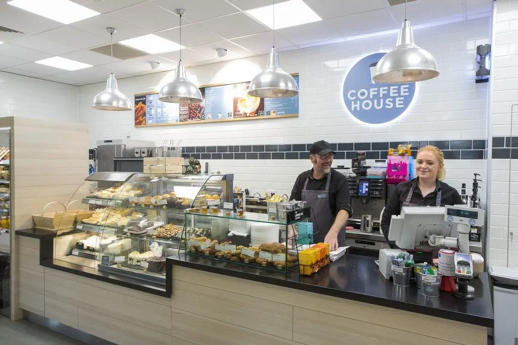 whsmith churchills 2 cake 1024x683